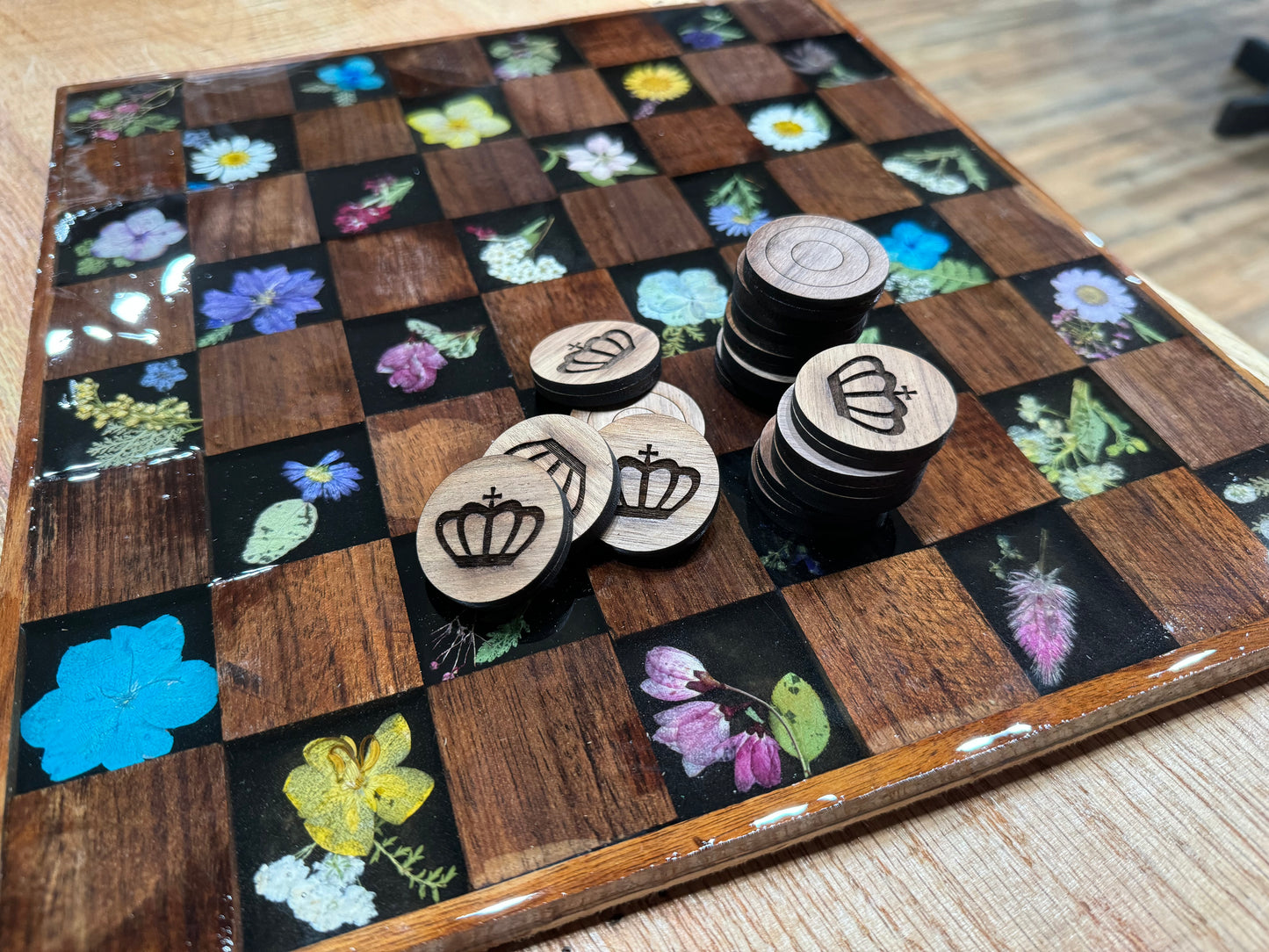 Floral chess board set