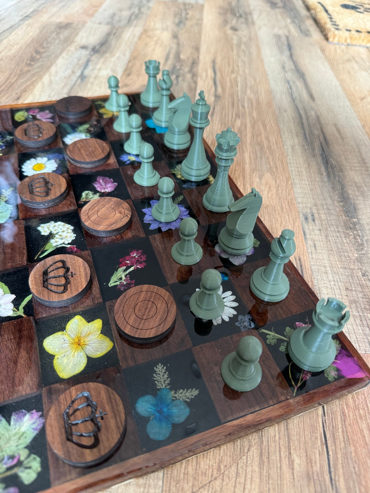 Floral chess board set