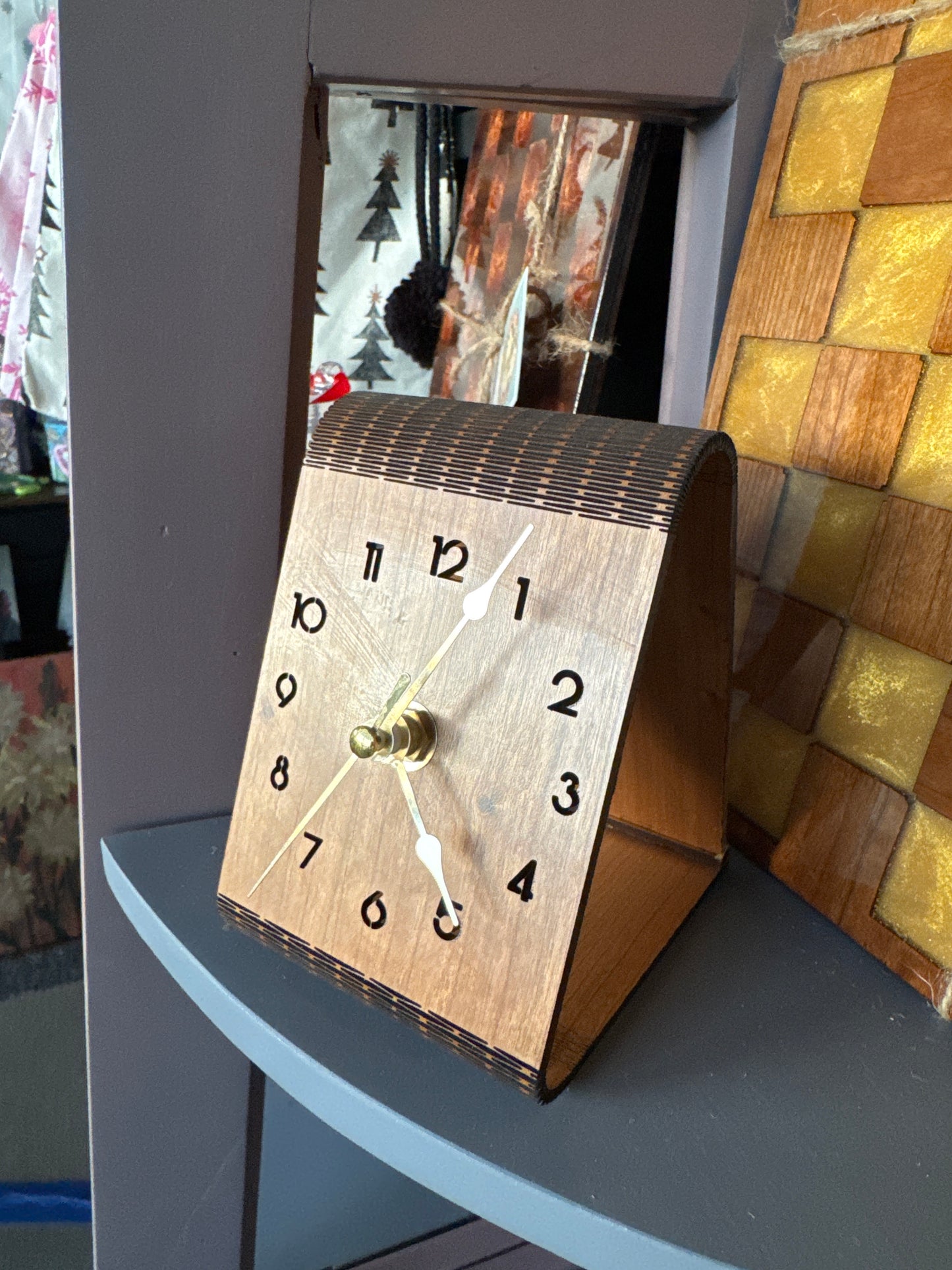 Desk clock