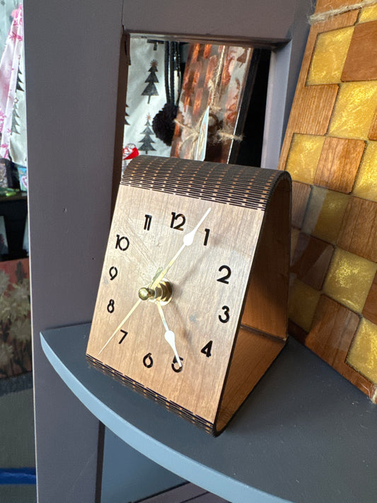 Desk clock