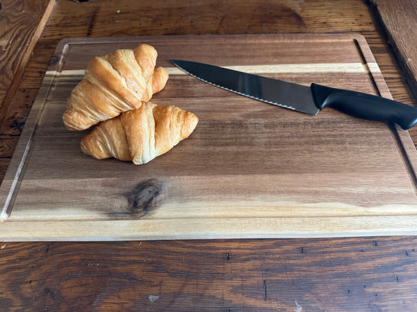 Acacia wood cutting board
